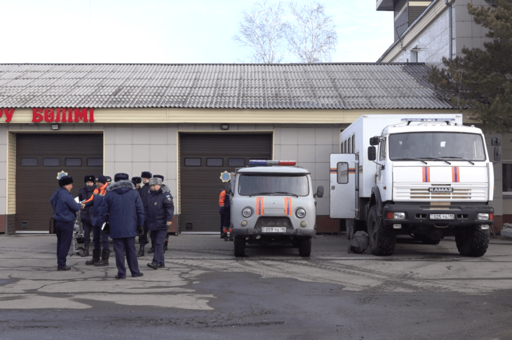 Взрывать лед на реках СКО отправились спасатели