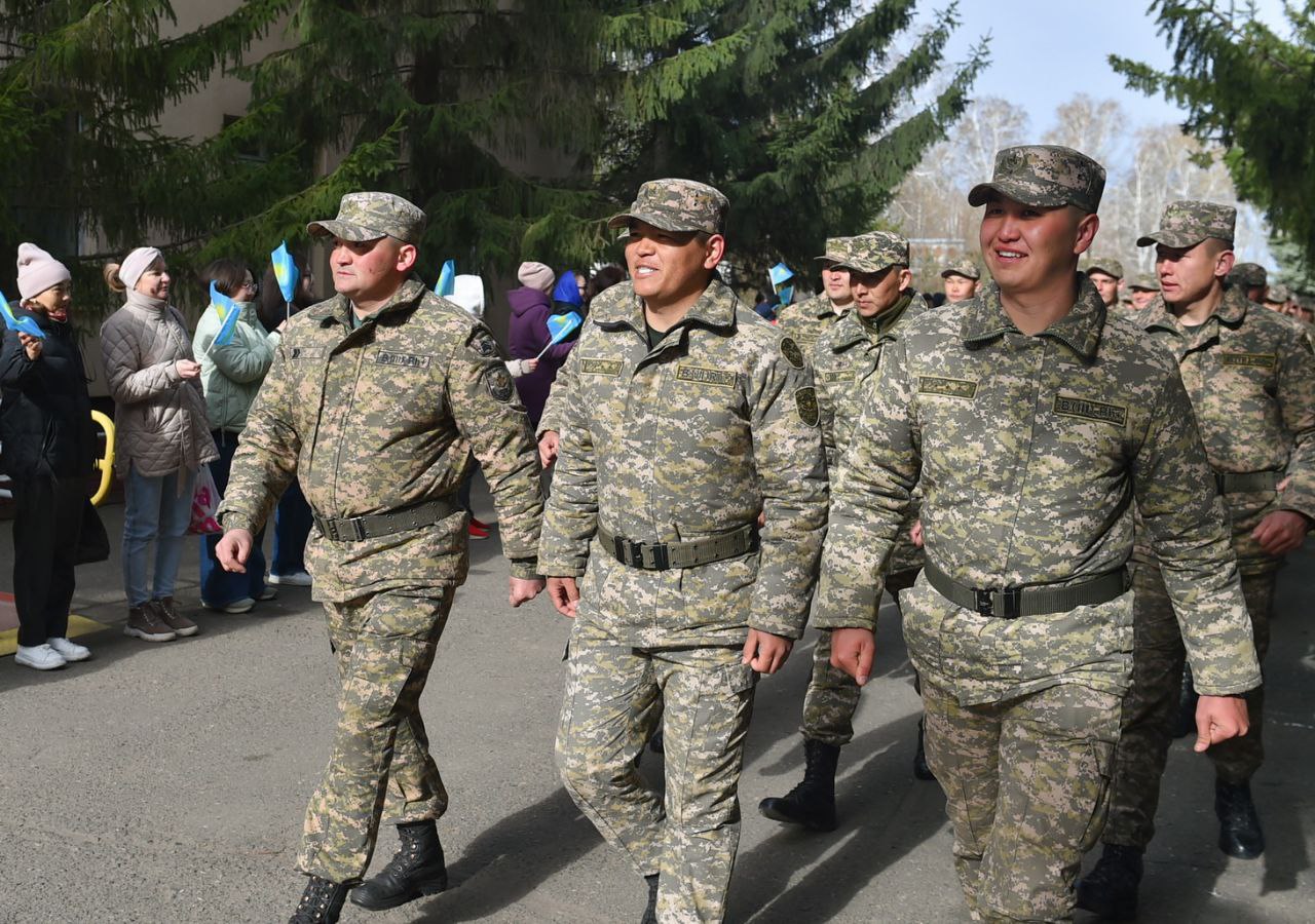 Военнослужащих за помощь в борьбе с паводком поблагодарил аким СКО