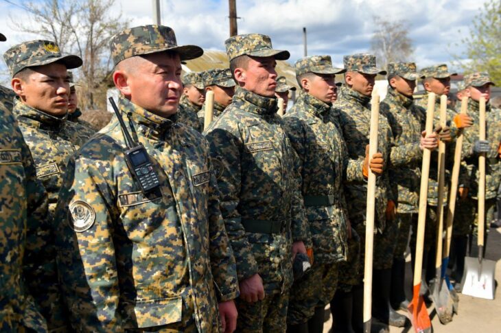 Сегодня прошла церемония возложения цветов к памятнику Карасай и Агынтай батырам. В мероприятии принял участие аким области Гауез Нурмухамбетов