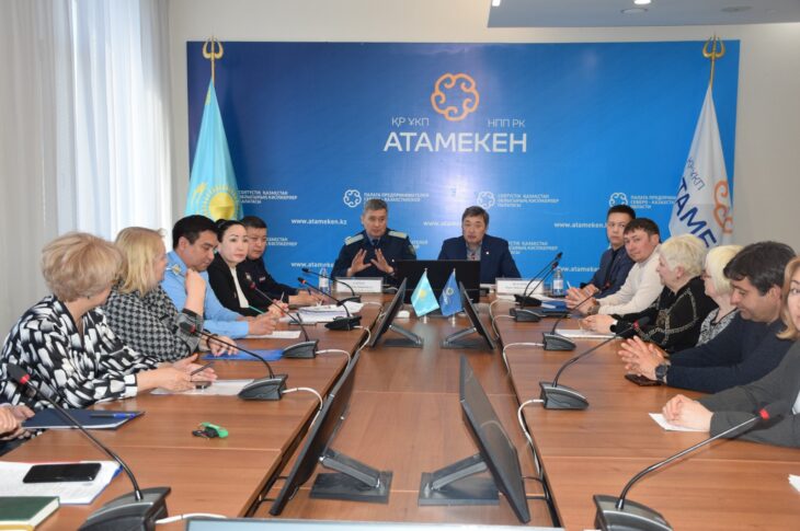 На площадке петропавловского «Атамекен» прошел круглый стол по возмещению ущерба предпринимателям, пострадавшим в результате паводков.