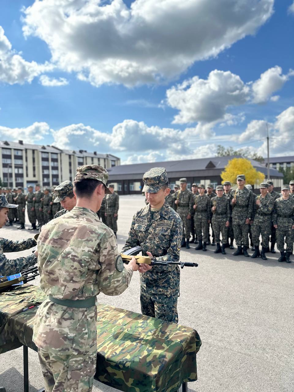 Боевое оружие вручили курсантам Академии в Петропавловске