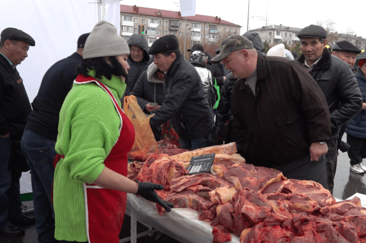 52 тонны мяса привезли на ярмарку в Петропавловск