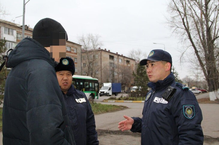 Штрафы за окурки и семечки выписывают в Петропавловске