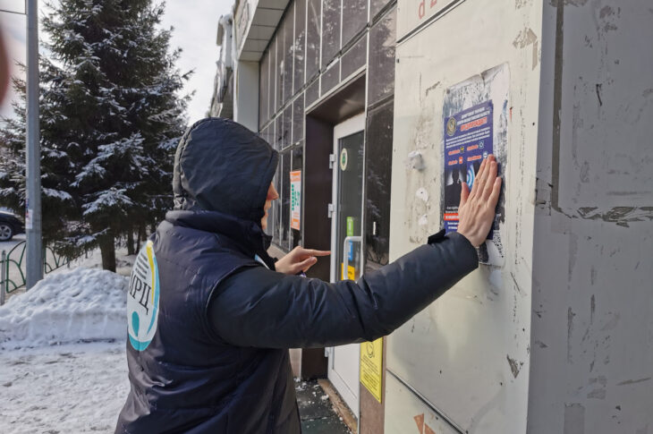 Памятки о схемах мошенников раздают в Петропавловске