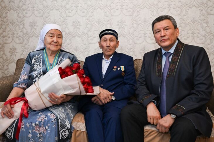 В День семьи аким СКО навестил многодетную семью