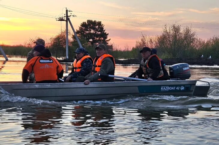 В окруженный водой Заречный приехал аким СКО