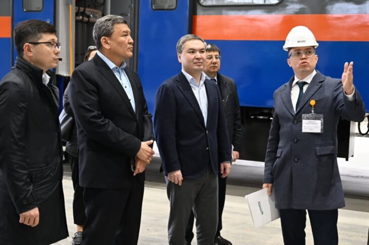Вагоны и теплицы показали министру промышленности в СКО