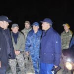 Водолазы помогают укреплять дамбу в Тепличном