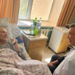 Аким СКО навестил в больнице ветерана Василия Макиенко