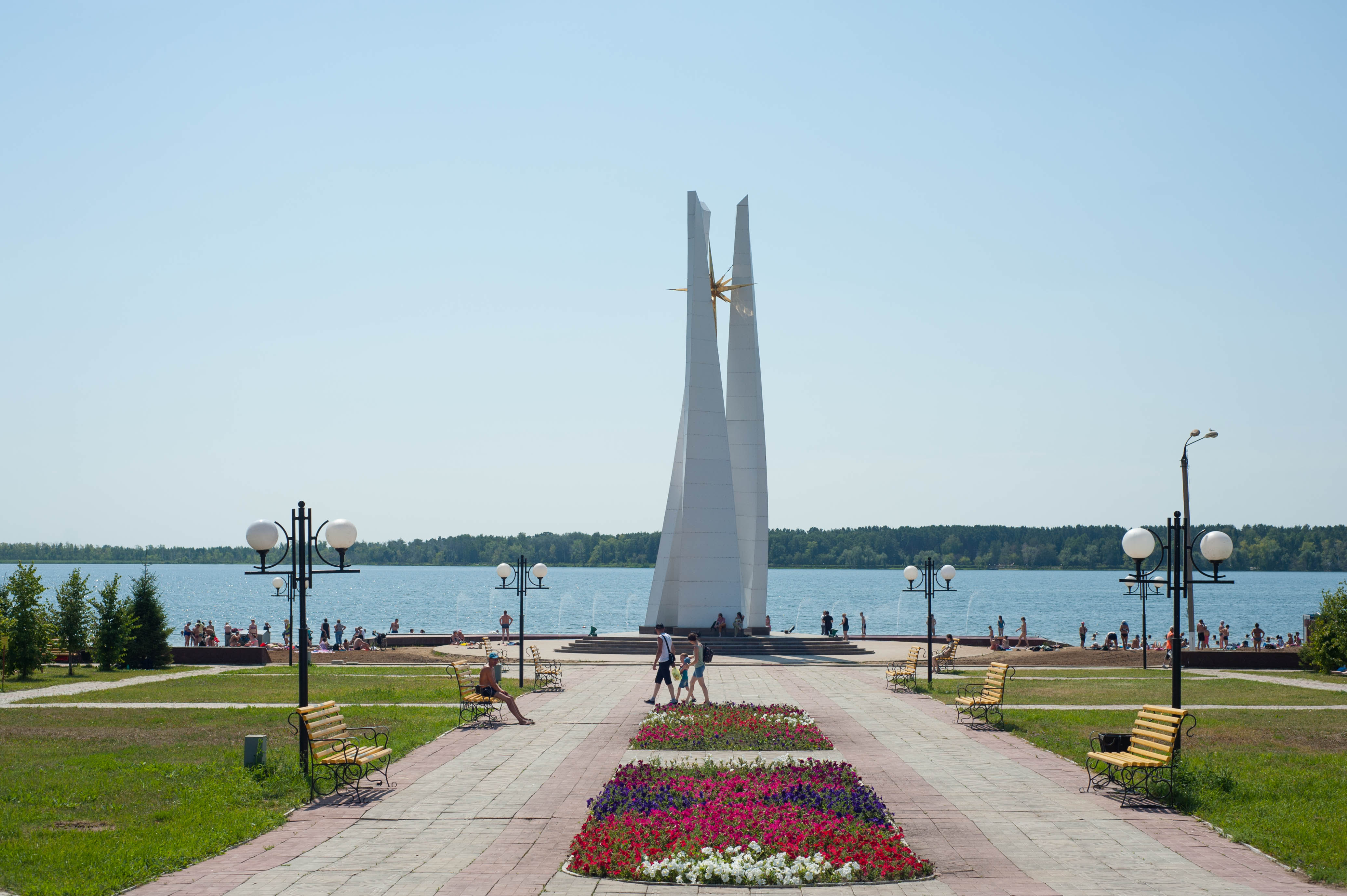 Волонтеры Петропавловска очистили берег озера Пестрое