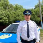 Полицейский вытащил сельчанина из горящего дома в СКО