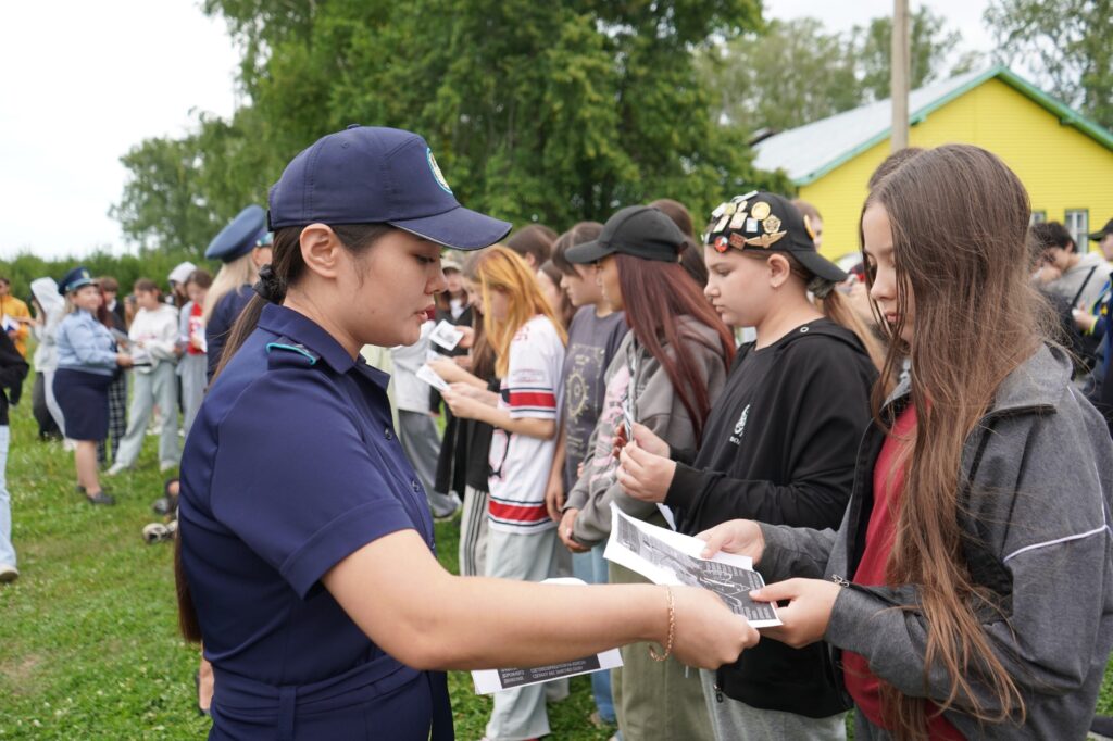 В СКО полицейские проводят профилактику в летних лагерях