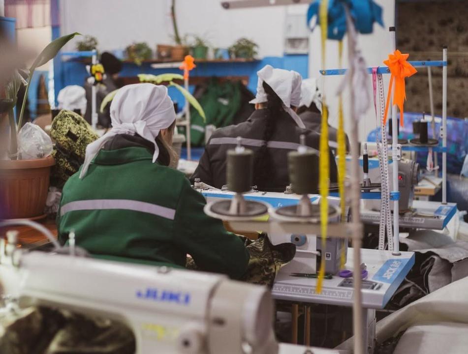 В СКО осужденная прошла путь от швеи до владелицы ателье, сообщает Законопослушный гражданин.