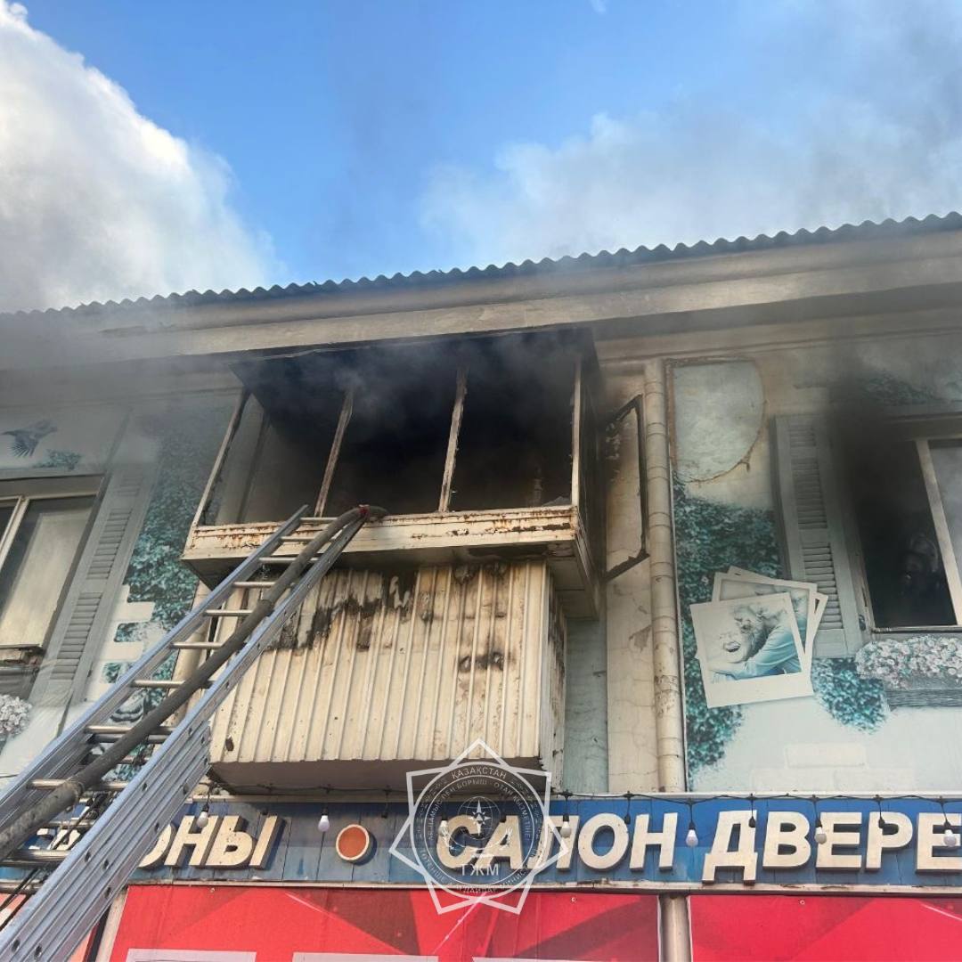 Спасатели МЧС не допустили крупного пожара