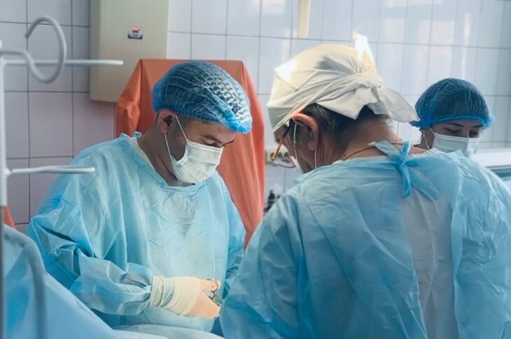 Мужчину с тяжелым ранением спасли врачи Петропавловска