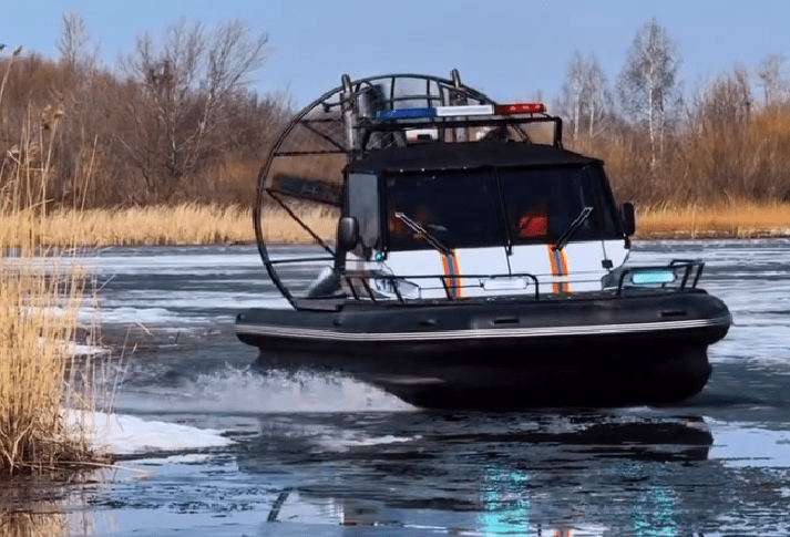 На аэролодке спасатели добрались до тонувшего мужчины в СКО