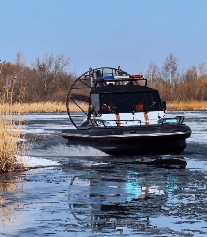 На аэролодке спасатели добрались до тонувшего мужчины в СКО