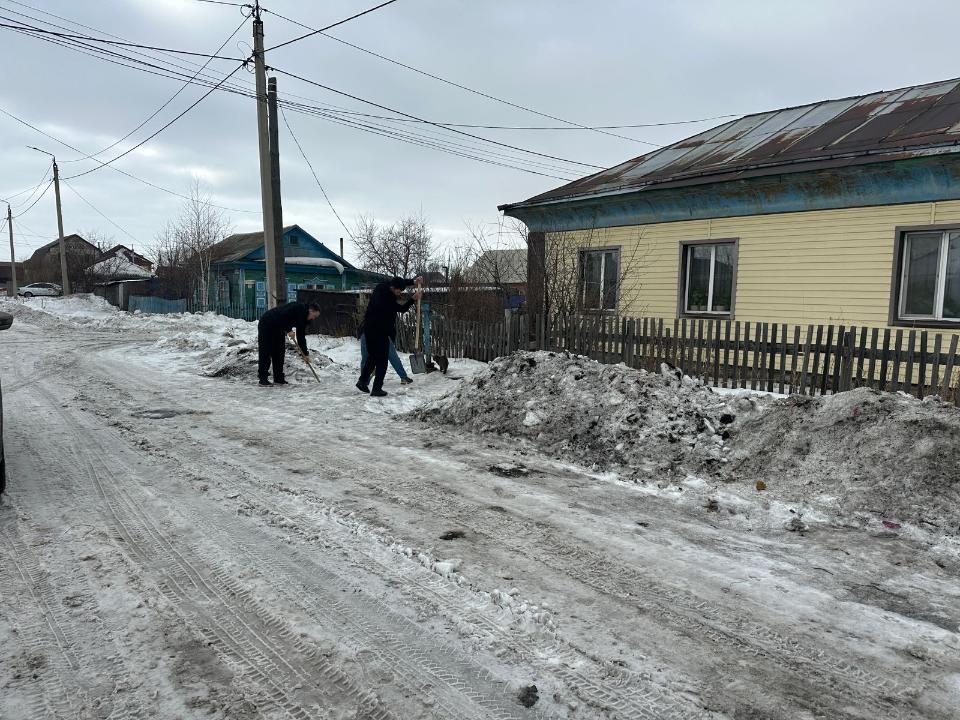 Полицейские помогают одиноким пенсионерам в Петропавловске