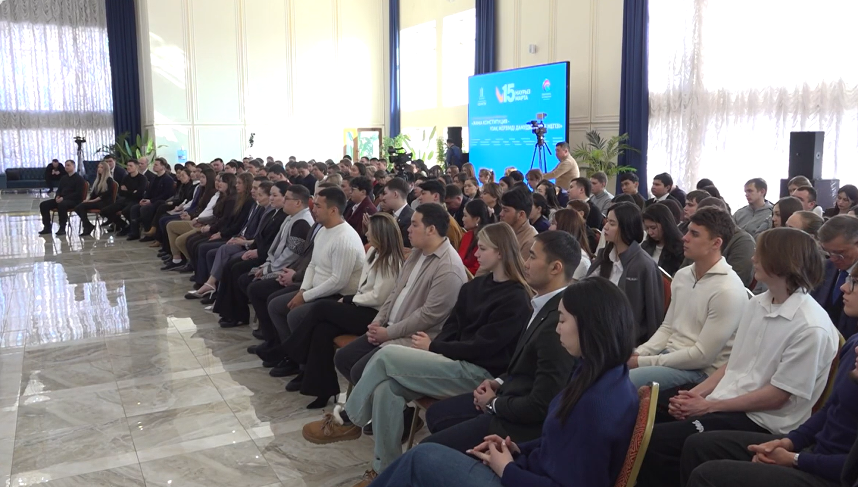 Маулен Ашимбаев встретился с молодёжью СКО