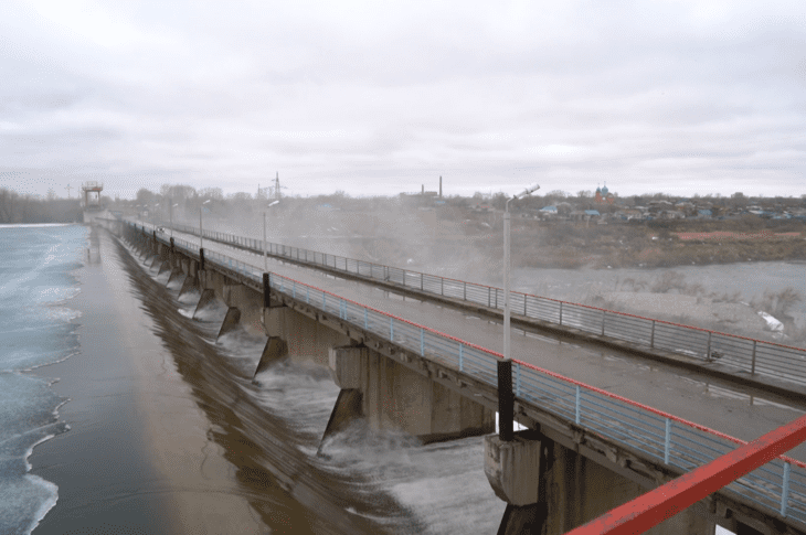 Сергеевское водохранилище: вода идет выше гребня на 8 см