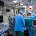 Пожилого мужчину с переломом позвоночника успешно прооперировали в Петропавловске