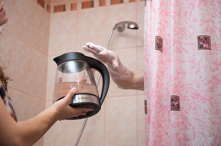 Два месяца без горячей воды остаются жители многоэтажки Петропавловска