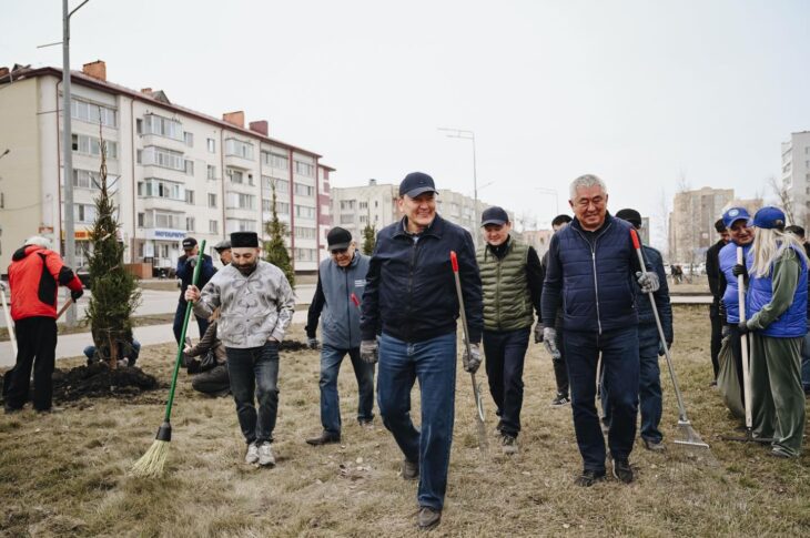 Акимы СКО и Петропавловска вышли на субботник