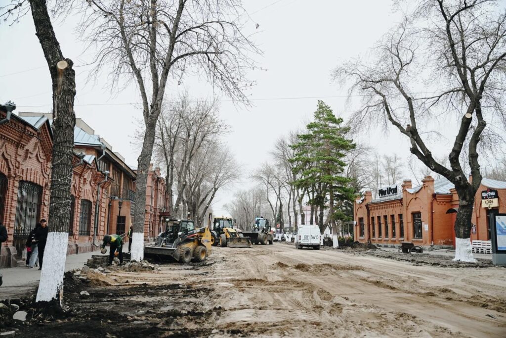 Реконструкция улицы Конституции продолжается в Петропавловске