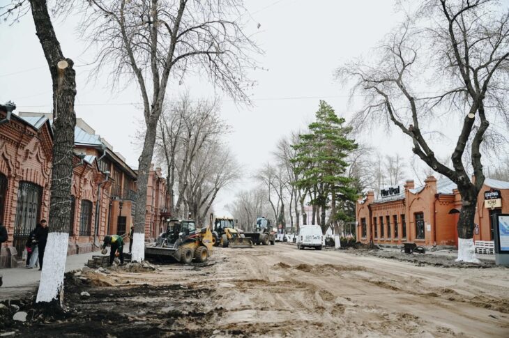 Реконструкция улицы Конституции продолжается в Петропавловске