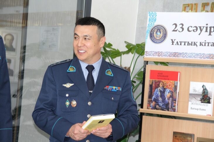 Какие книги читают полицейские СКО