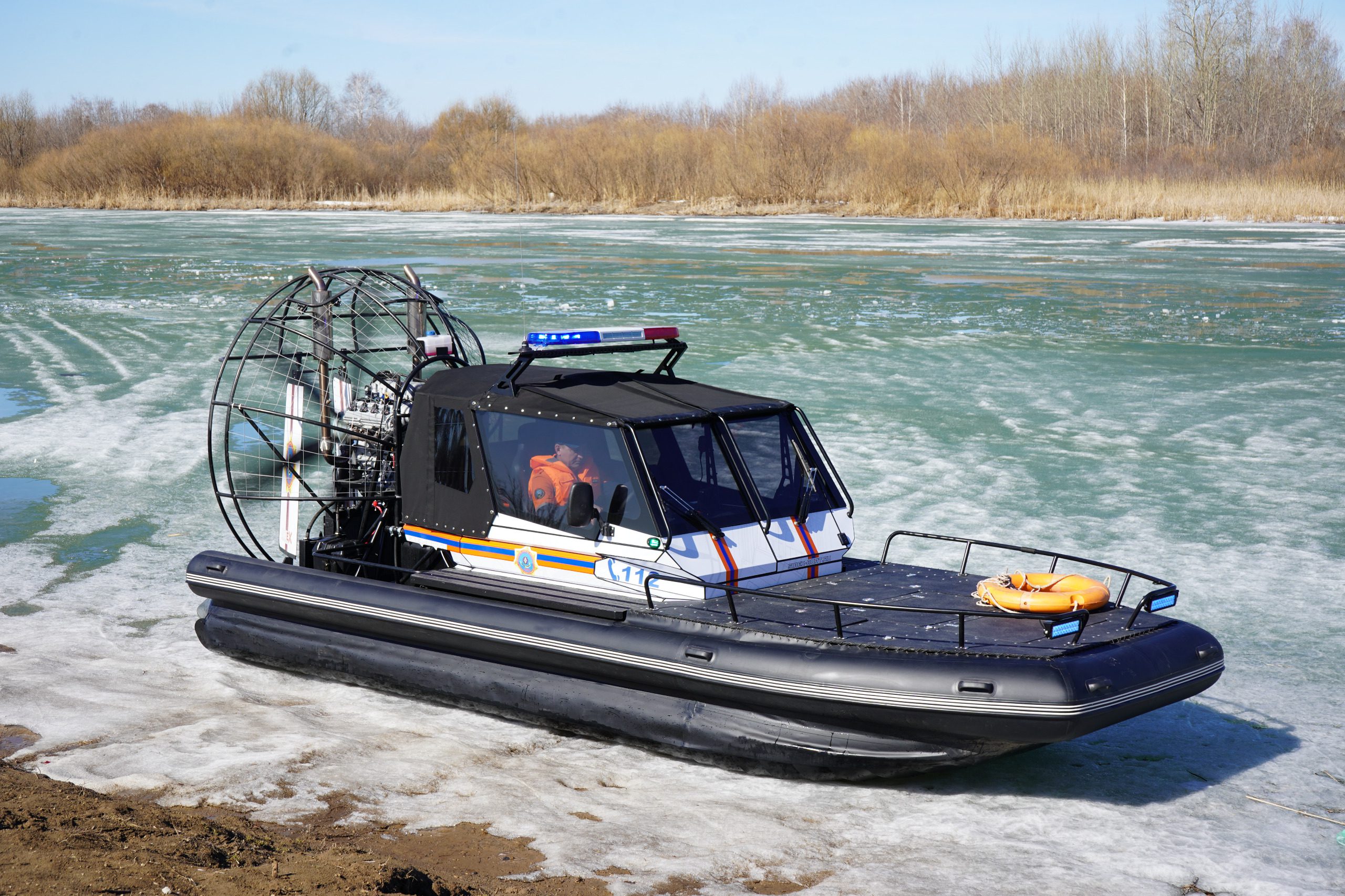 Аэролодка и беспилотники помогают спасателям СКО