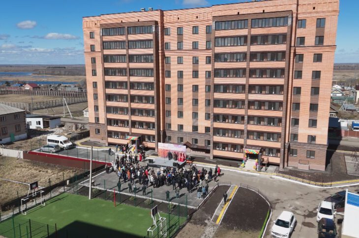 Ключи от новых квартир получили 32 семьи-очередника