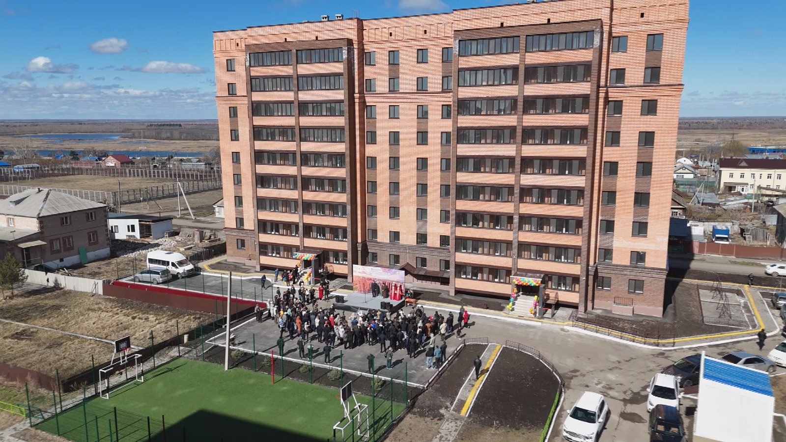 Ключи от новых квартир получили 32 семьи-очередника