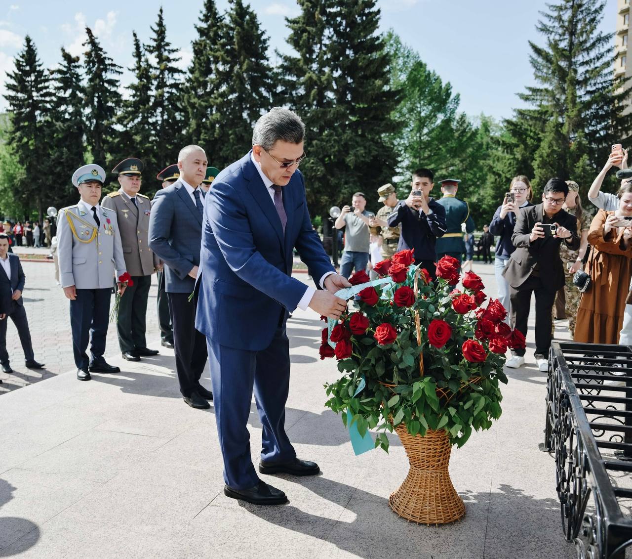 Аким СКО поздравил с Днем Победы