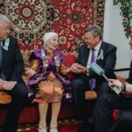 Труженицу тыла посетил аким СКО