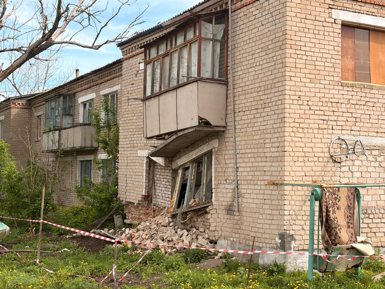 Обрушилась часть двухэтажки в СКО: где будут жить люди?