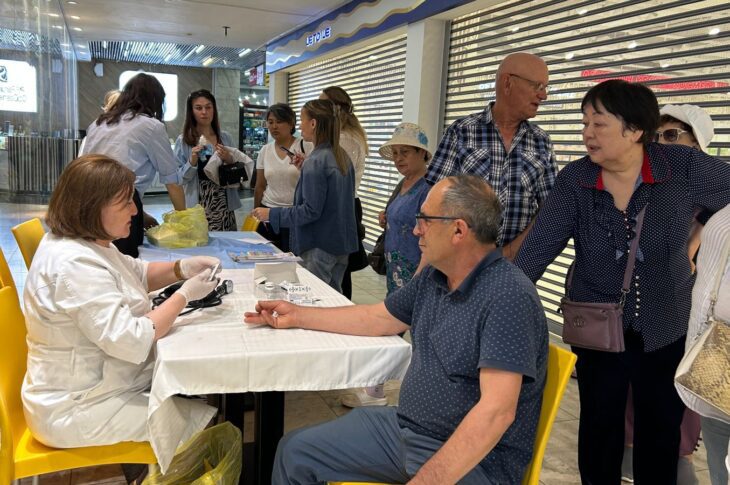 Акцию «Островок здоровья» провели в ТРЦ Петропавловска
