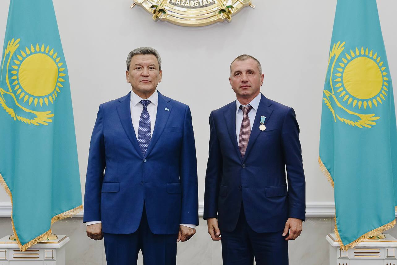 Юбилейные медали к 30-летию Парламента вручили жителям СКО