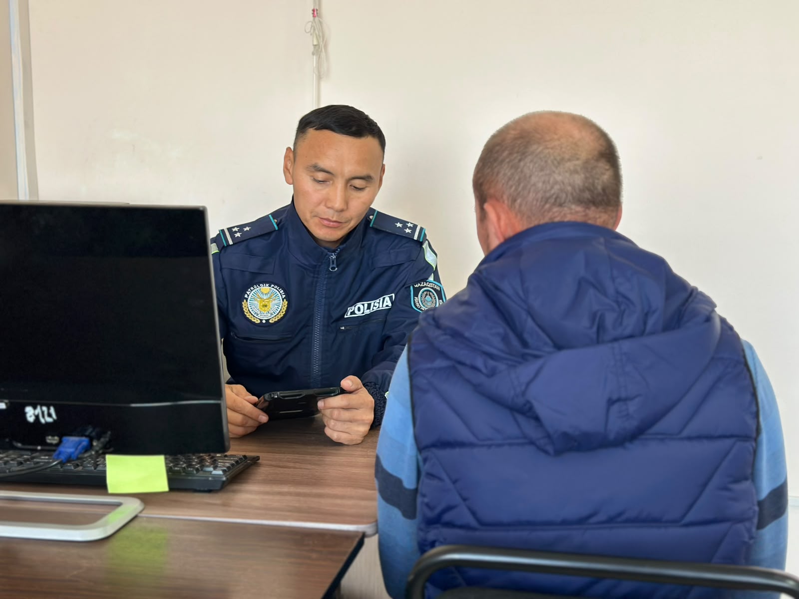 В СКО нелегального таксиста выдворили из страны