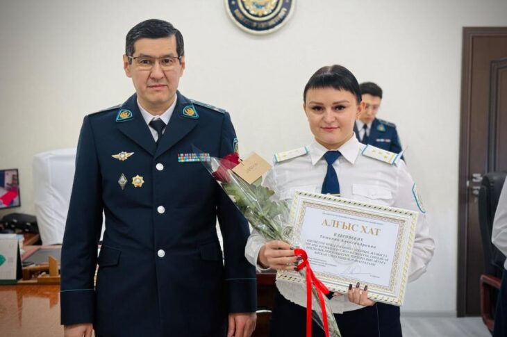 Родителям молодых следователей СКО вручили благодарственные письма МВД 